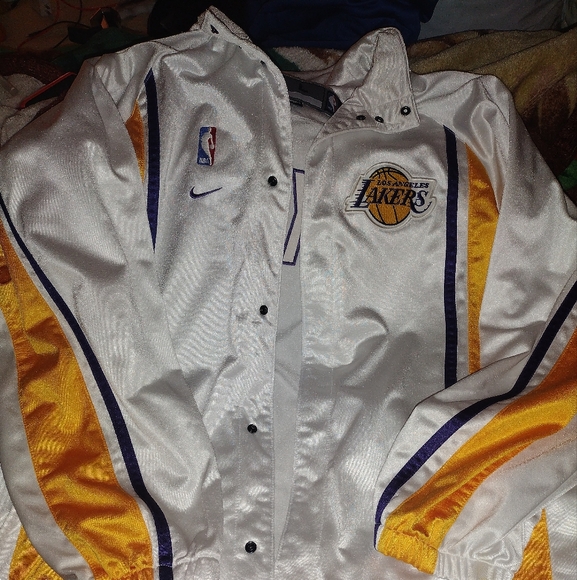Nike Lakers White Jacket - Picture 1 of 6